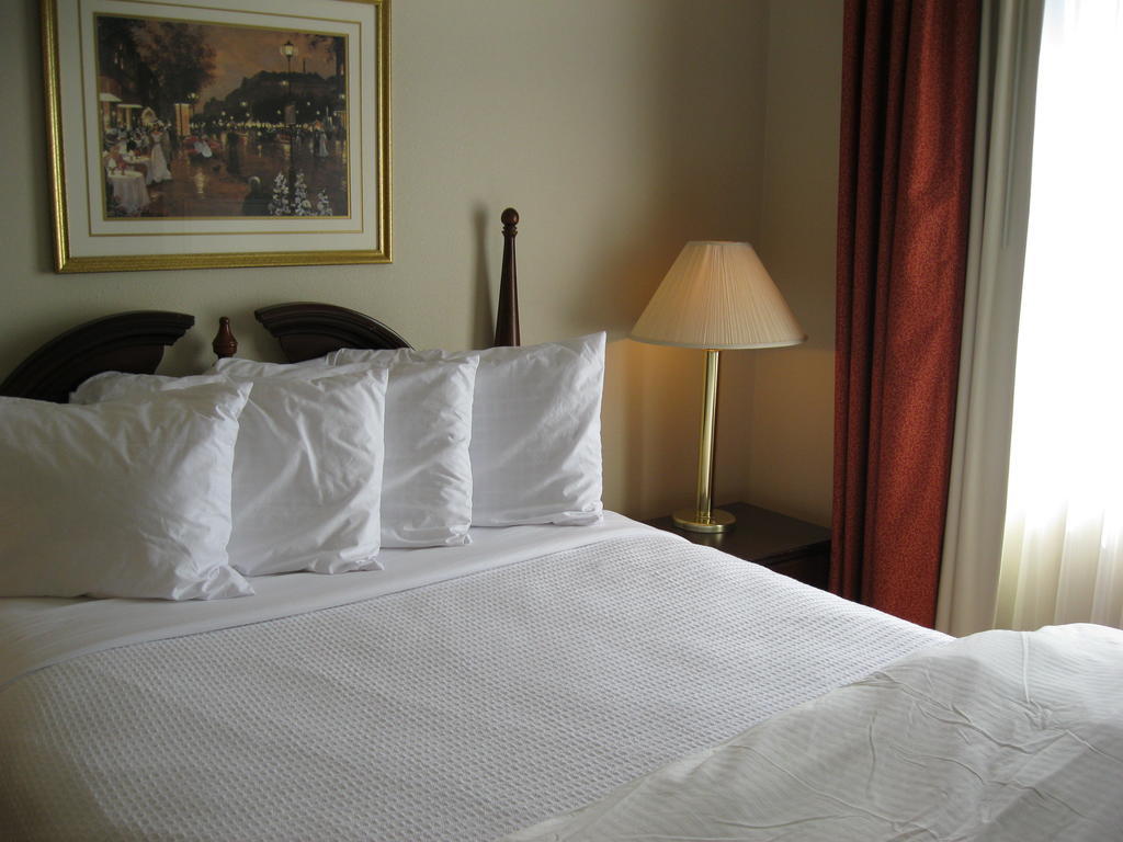 Chisholm Suite Hotel Duncan Zimmer foto